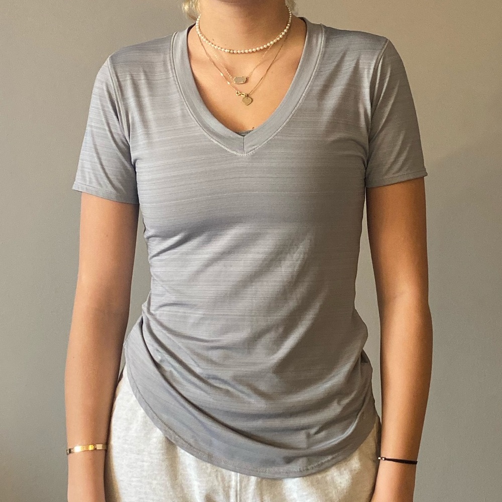 Road Runner athletic shirt. Gray. Size xs